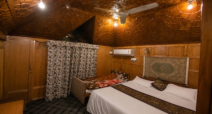 Houseboat Switzerland Front Line Dallake Room Type - Deluxe Room Houseboat Switzerland Front Line Dallake Room Type - Deluxe Room