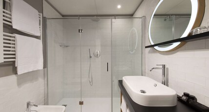 Best Western Hotel Tritone Room Type - 1 Queen Bed, Superior Room, Convertible Into Two Twin Beds