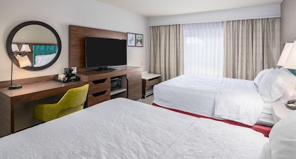 Hampton Inn & Suites Hartford-Manchester, CT Room Type - 2QN MOB HEARING ACC TUB NS
