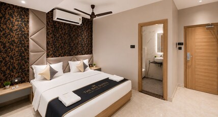 Nigam - The Bay Suites Room Type - Luxury King Studio Room
