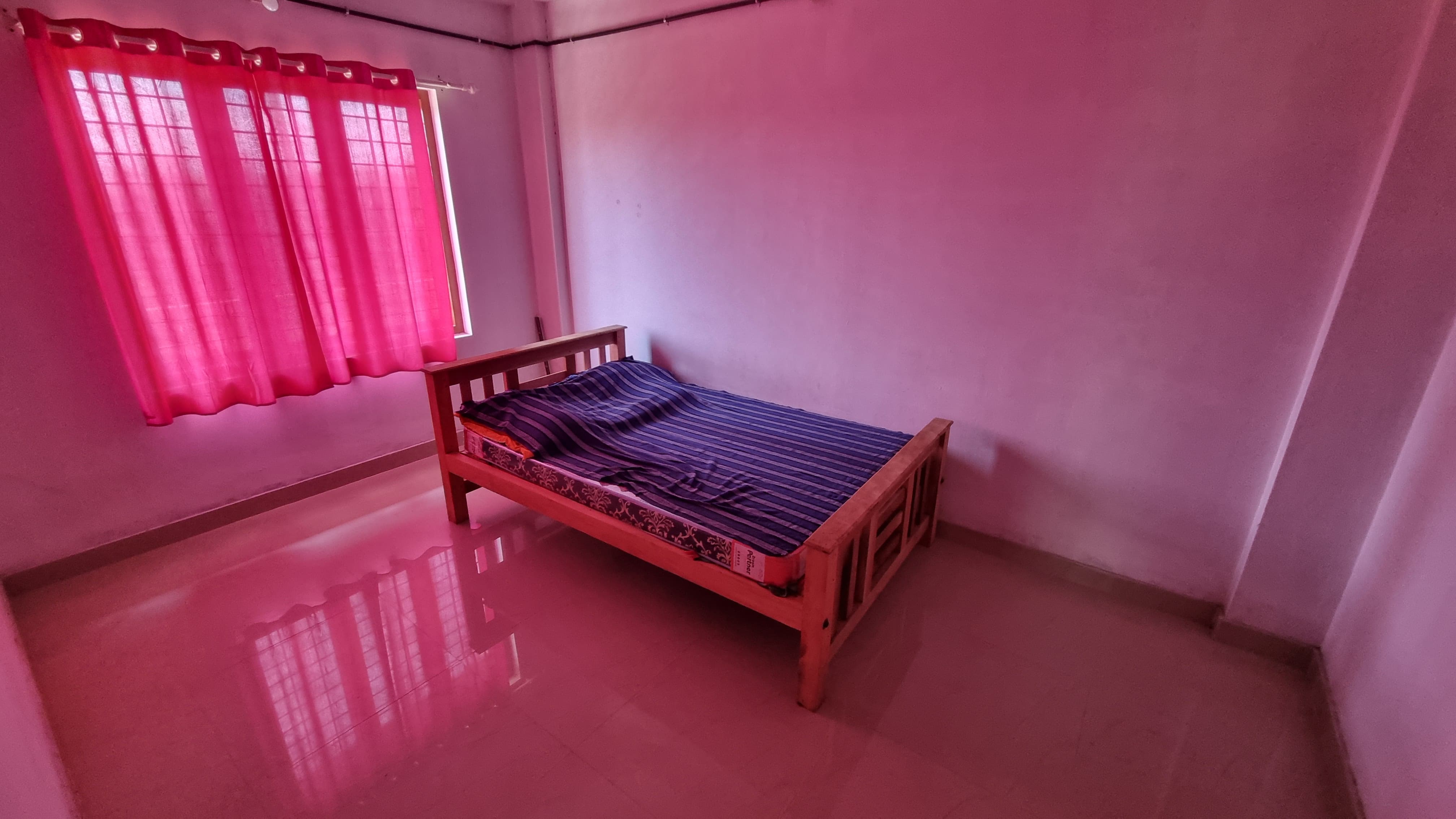 MODERN HEIGHTS - Tap to explore photos