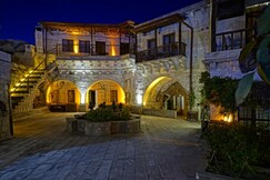 HOLIDAY CAVE HOTEL