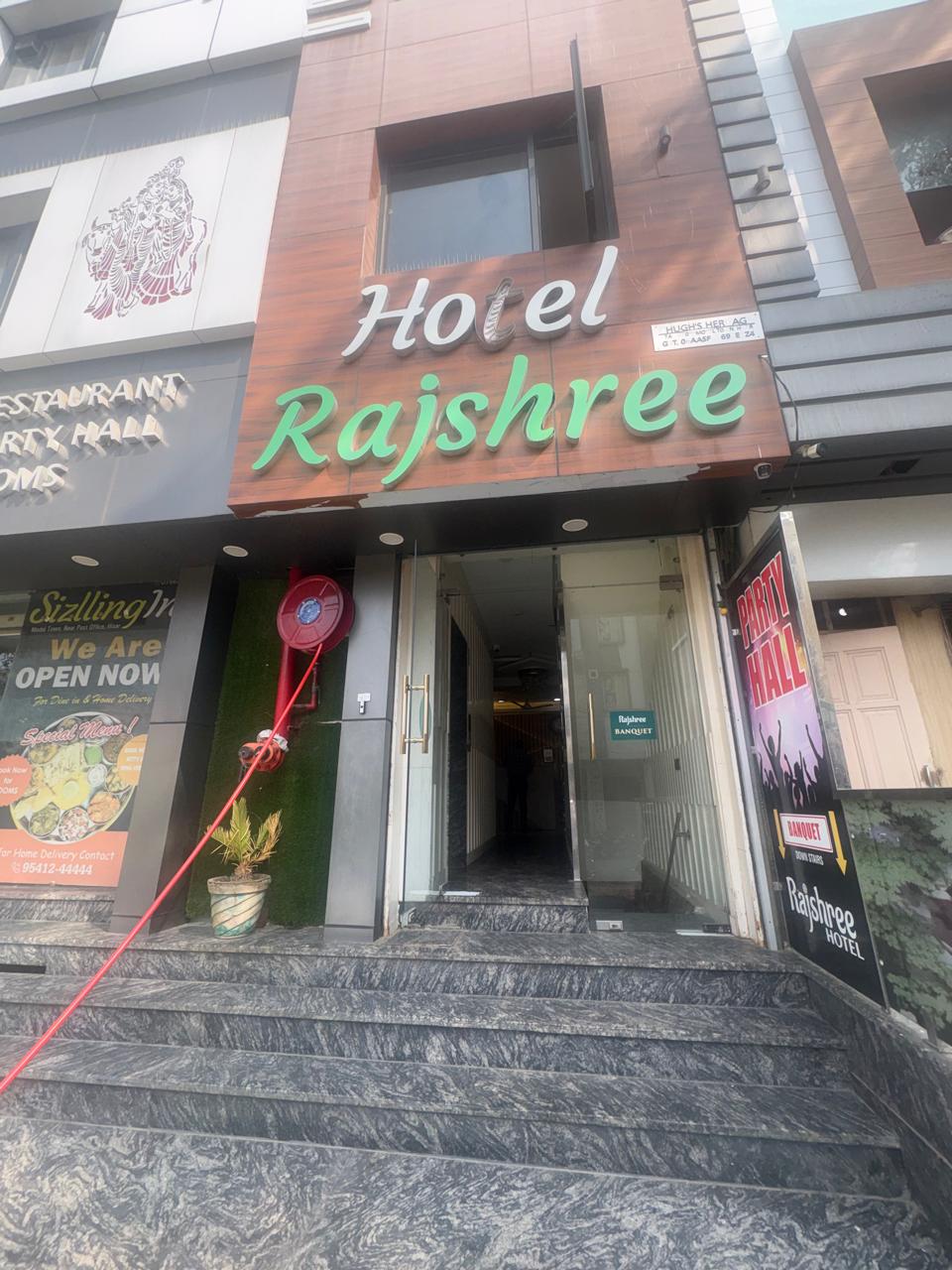 Oly Hotel Rajshree - Tap to explore photos