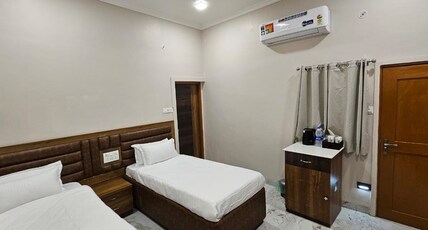 Krishna Homestay Room Type - Deluxe Twin Bed AC Room