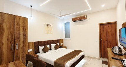 Hotel Ramayan Inn (Behind Pramarth Niketan) Room Type - Premium Room Hotel Ramayan Inn (Behind Pramarth Niketan) Room Type - Premium Room