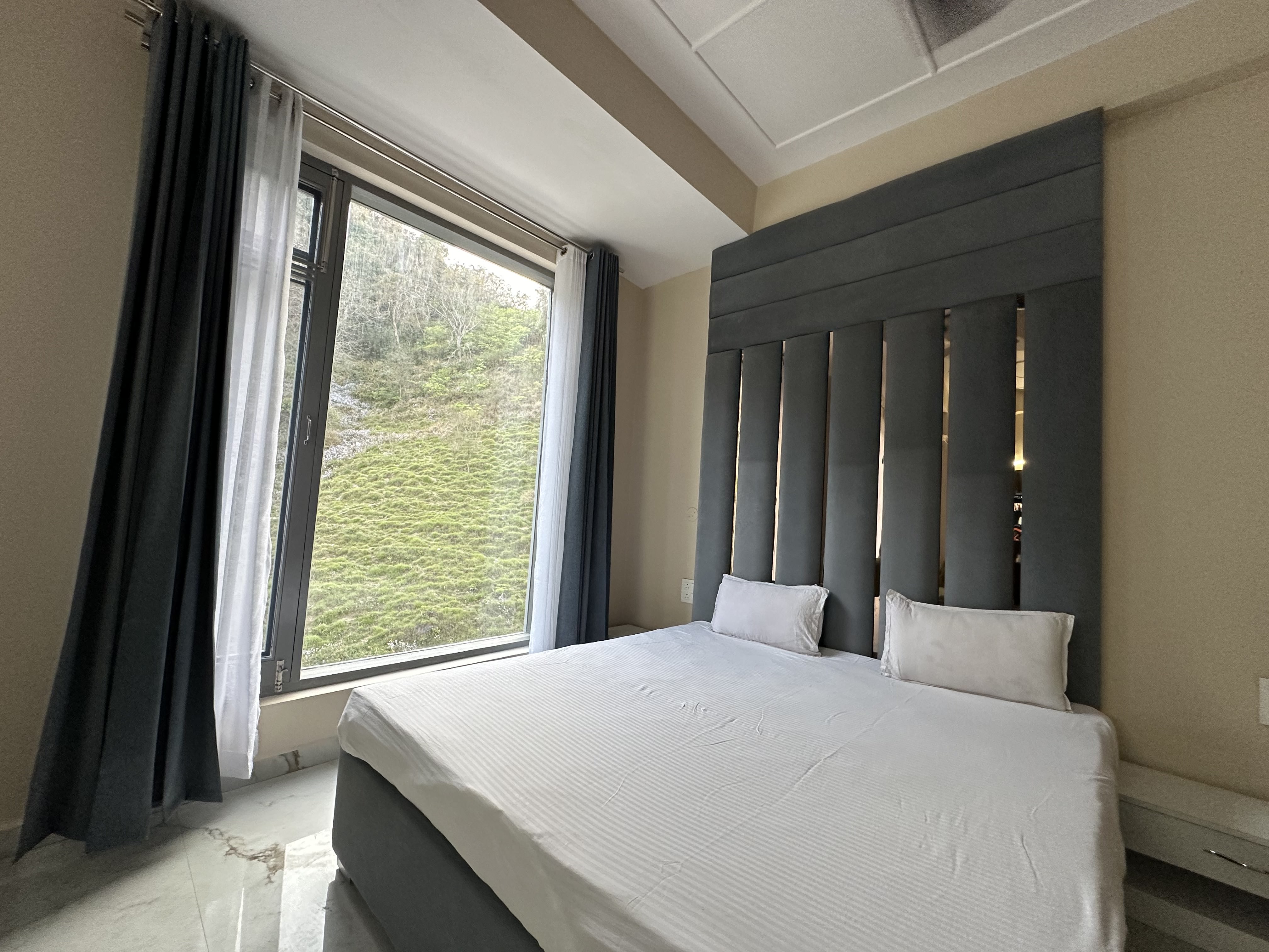Hotel Simble Valley - Lake view. - Tap to explore photos