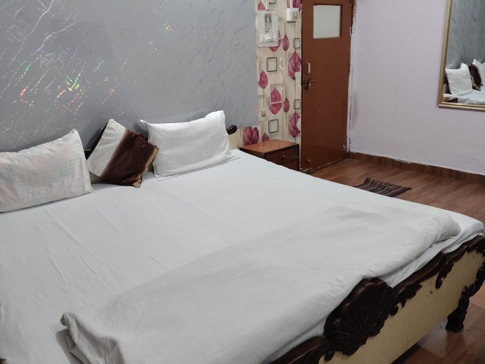 Woodstock Homestay - Tap to explore photos