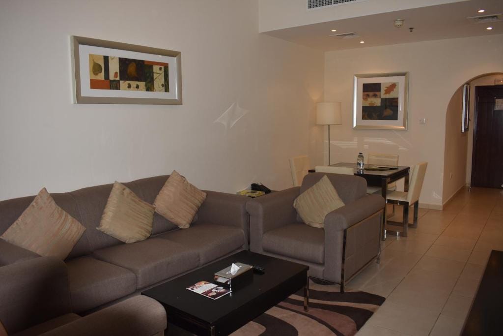 Pearl Marina Hotel Apartments - Tap to explore photos