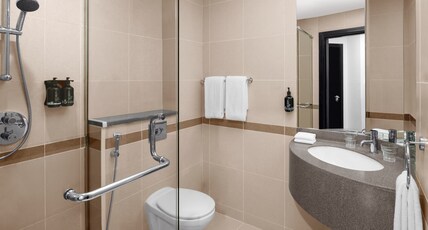 HOLIDAY INN EXPRESS - SAFA PARK Room Type - 2 Single Beds Standard Burj Khalifa View