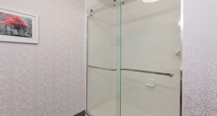 Hampton Inn by Hilton Traverse City Room Type - 1 QUEEN BED NONSMOKING