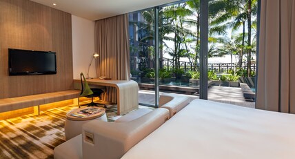 Crowne Plaza Changi Airport Room Type - 1 King Premium Pool Access