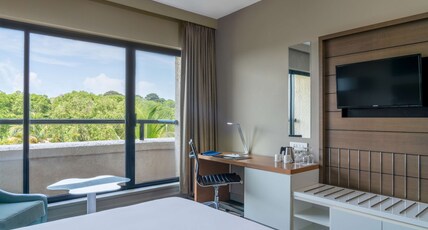 Radisson Blu Mammy Yoko Hotel, Freetown Room Type - Suite - View Balcony amp; Lounge Access