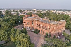 Raj Niwas Palace
