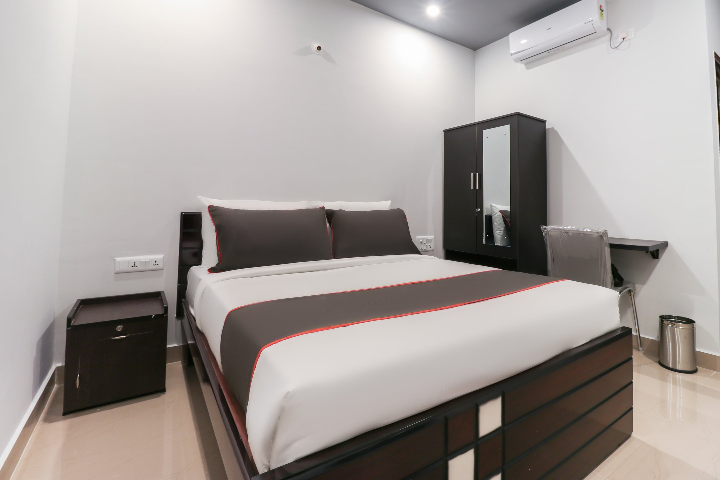 Hotel O IRA Sathyajyothi Comfort - Tap to explore photos