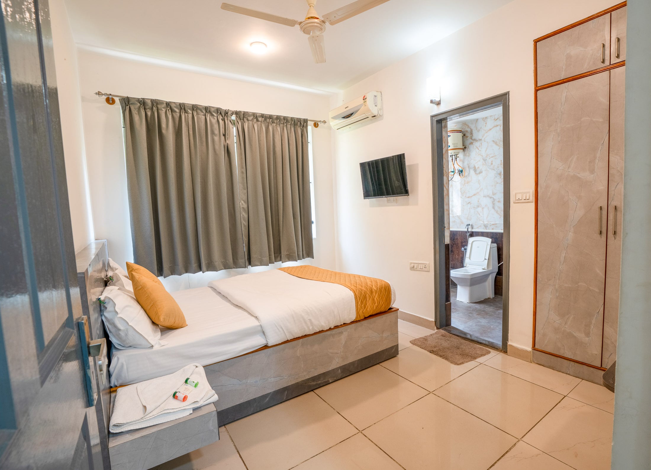 Diamond Suites Service Apartment - Tap to explore photos