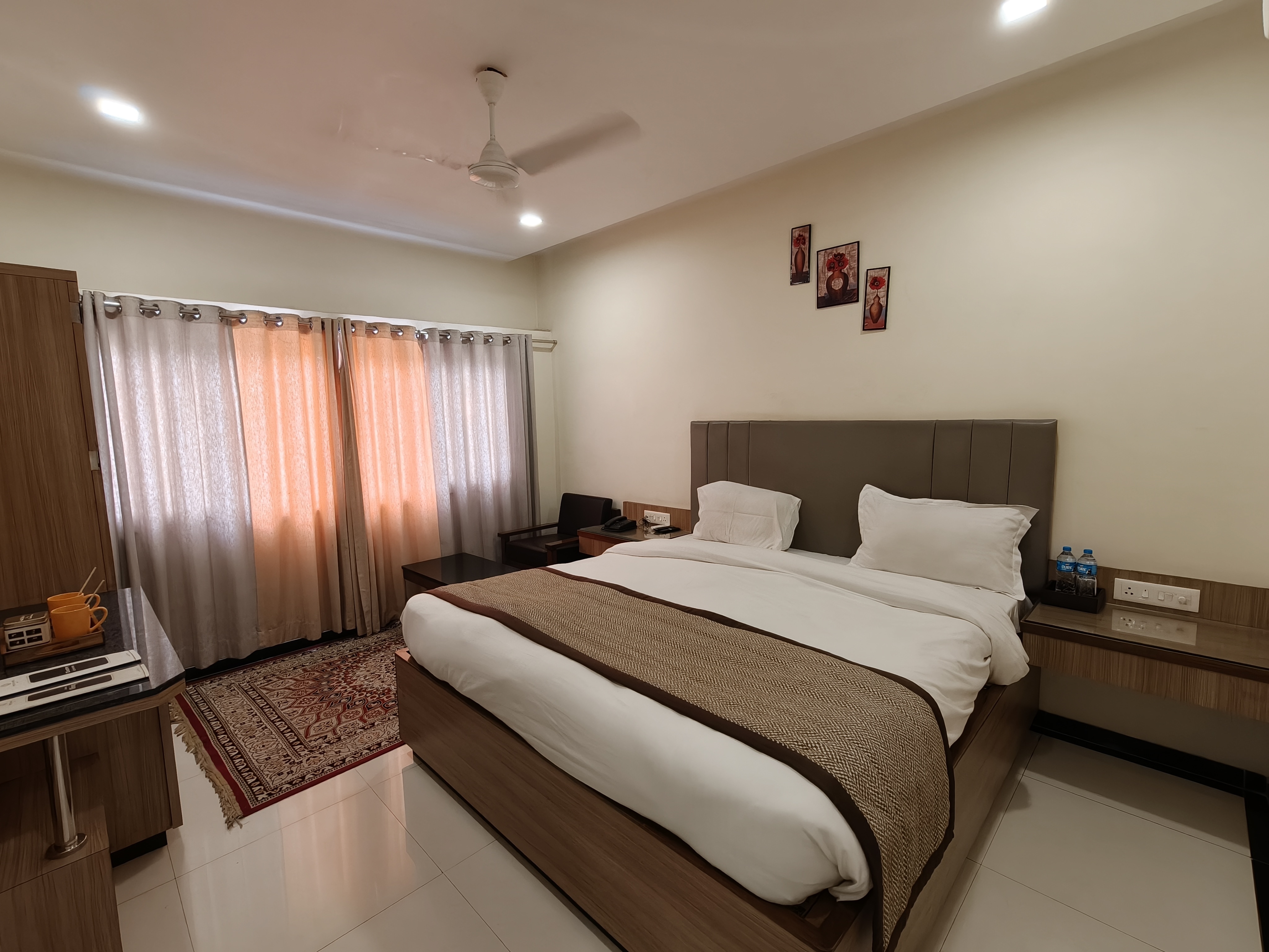 Pritam Park Hotel - Tap to explore photos