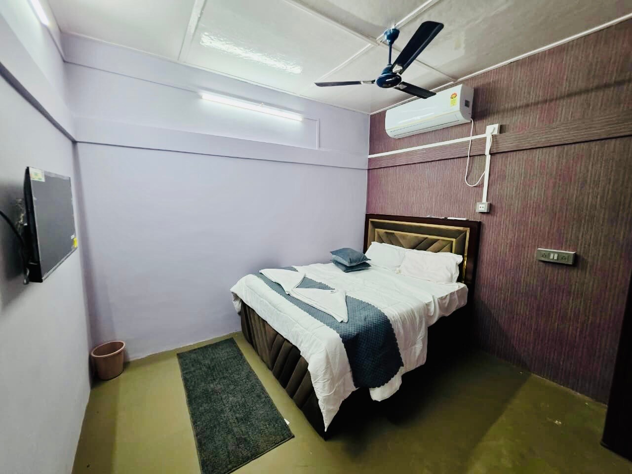 AXOM HOMESTAY & VILLAS - Tap to explore photos