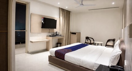 HOTEL TIARAA COMFORT IN Room Type - Suite King Bed with City View