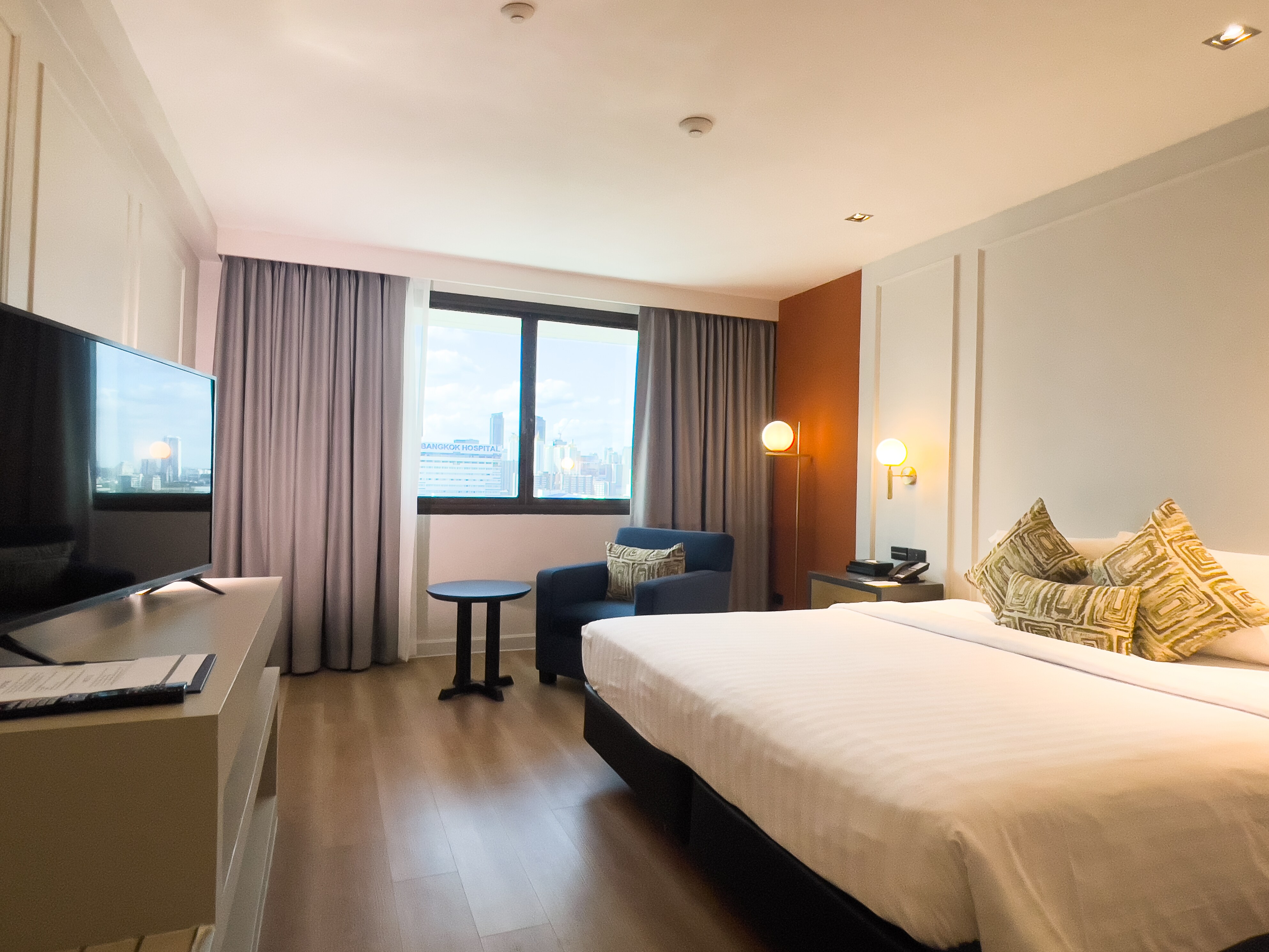 A-One Bangkok Hotel - Tap to explore photos