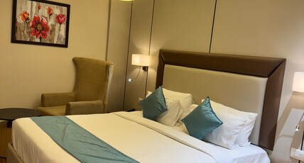 Lalit Hotel Room Type - Standard Room With Jacuzzi