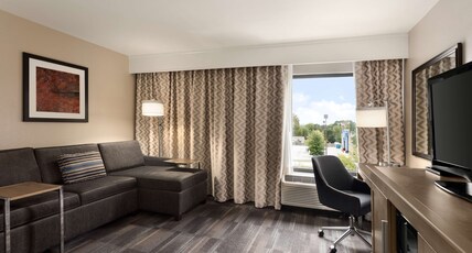 Hampton Inn by Hilton Fort Smith Room Type - KING STANDARD-NON SMOKING