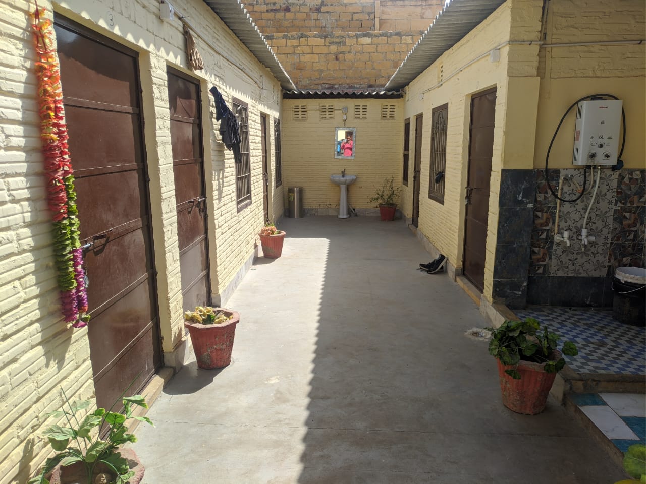 Bhatia Guest House - Tap to explore photos