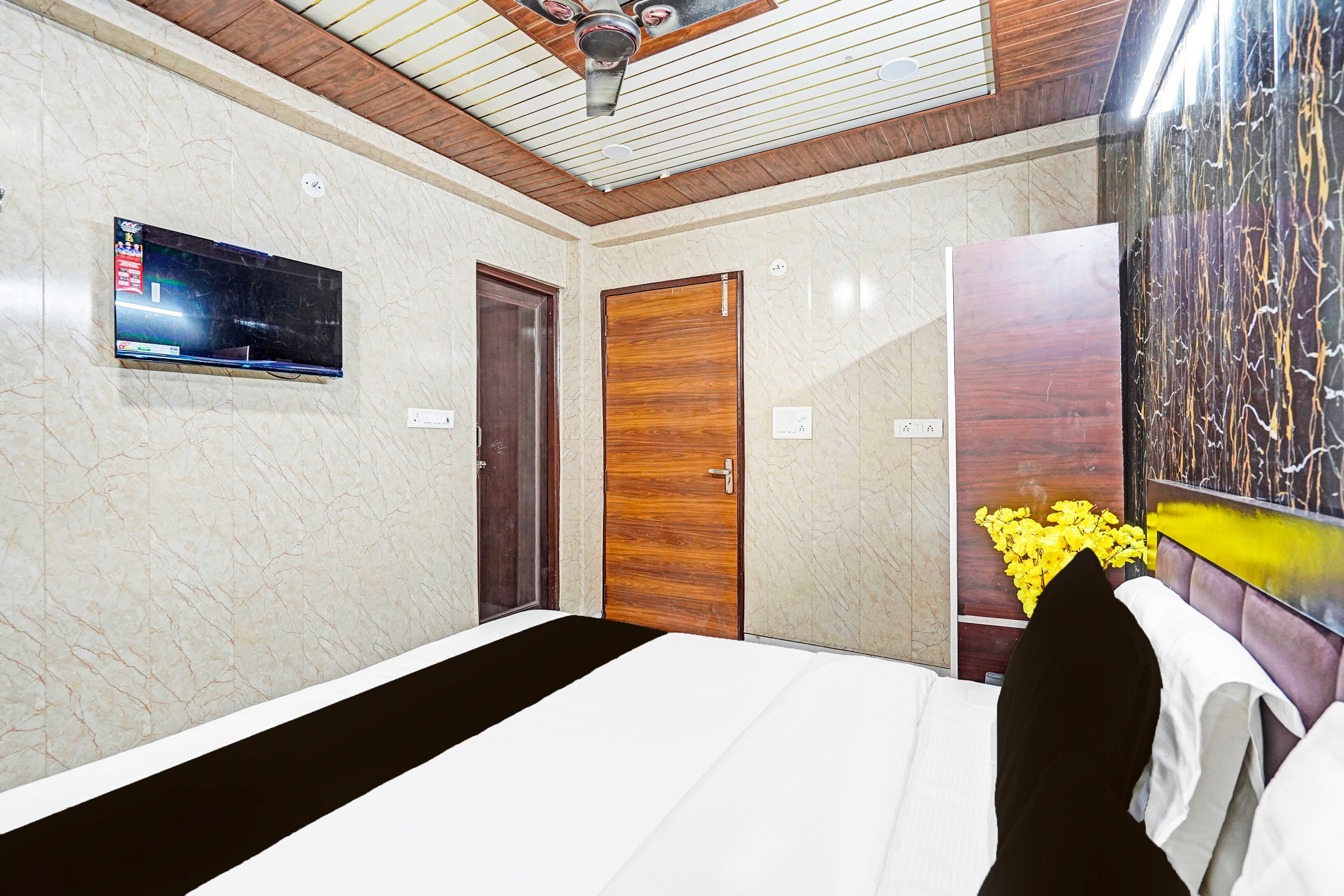 Hotel O Eco Tech 2 Greater Noida - Tap to explore photos