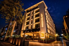Hotel Le Grande Residency