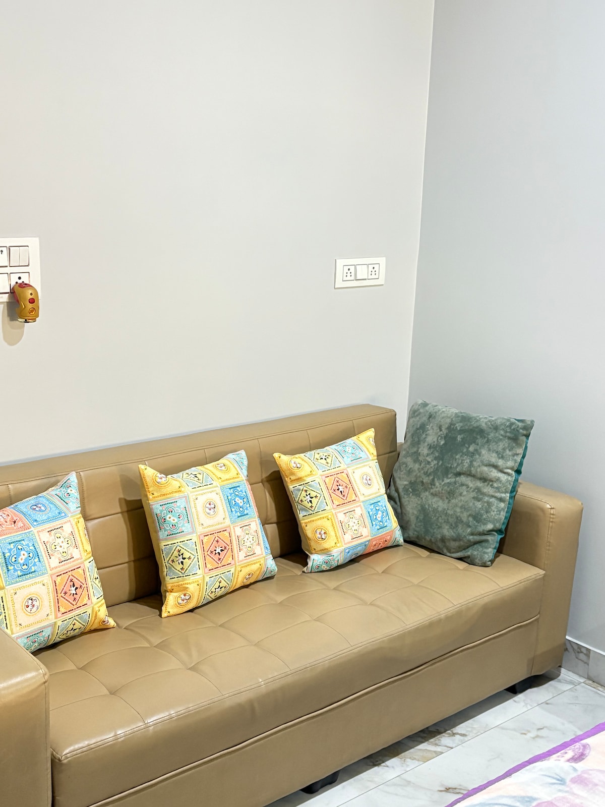 Midtown Studio Apartment in West Delhi - Tap to explore photos