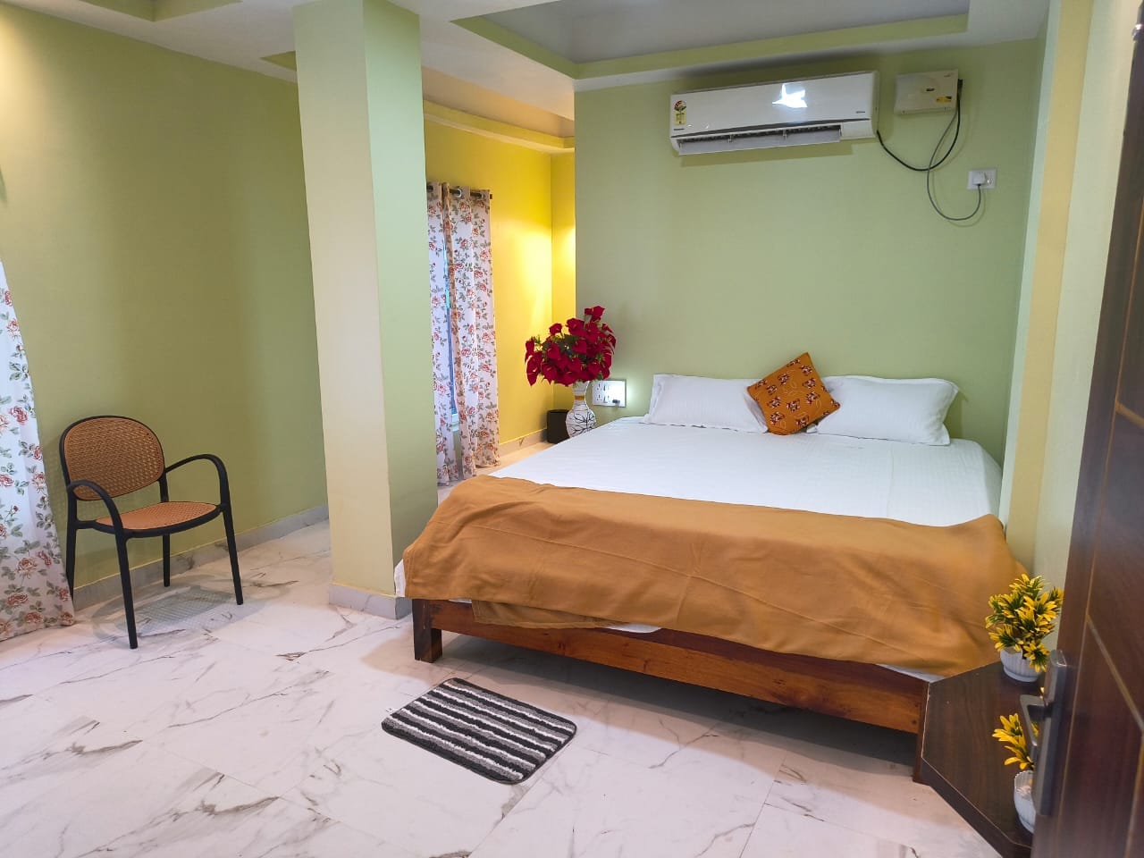 Real Royal Homestay - Tap to explore photos