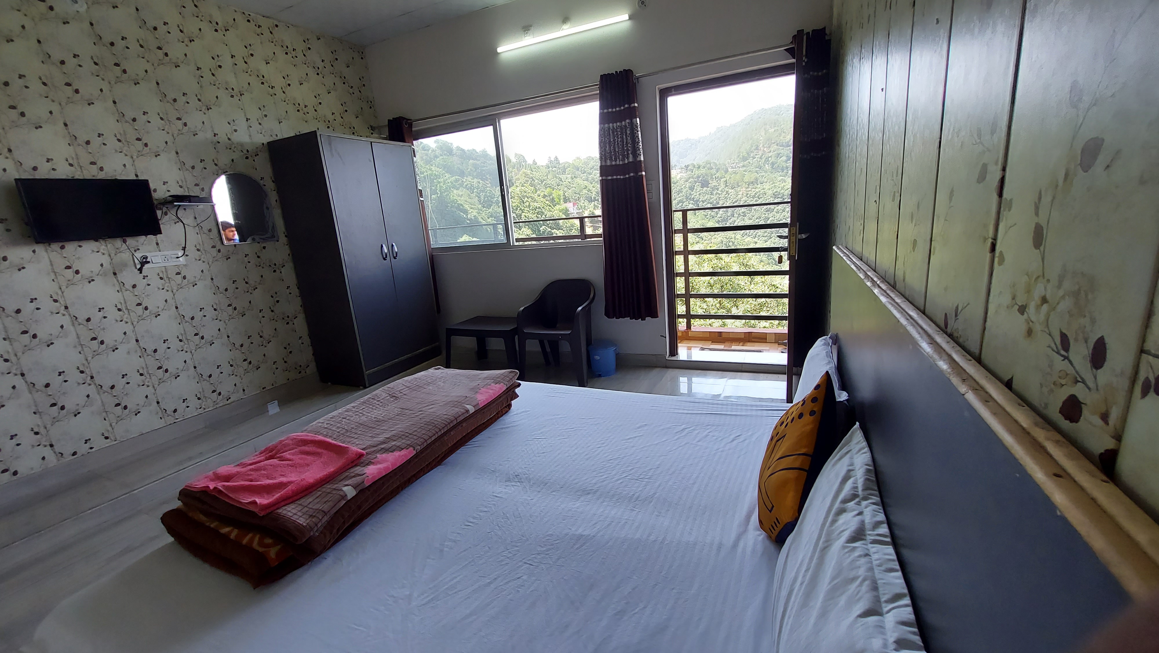 Green Pine Homestay | Rooms & Restaurant - Tap to explore photos