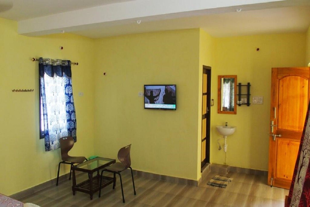 Silver Moon Guest House, Mahabalipuram - Tap to explore photos