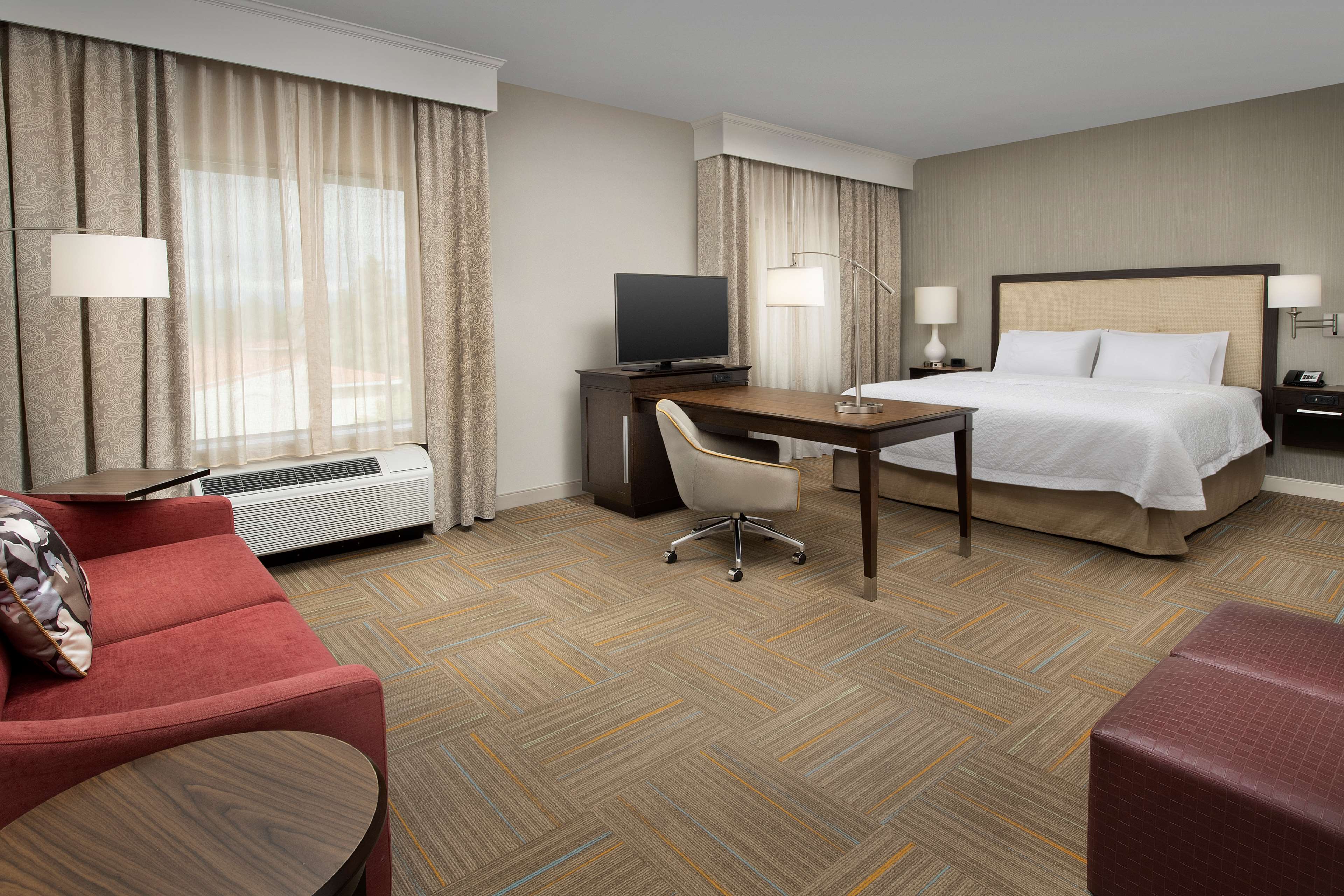 Hampton Inn & Suites Phoenix/Tempe - Tap to explore photos