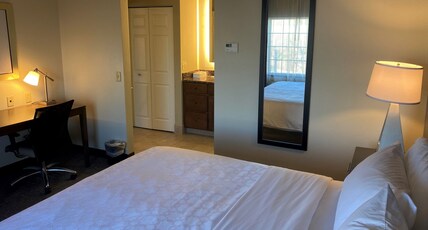 Staybridge Suites GREAT FALLS Room Type - 1 Bedroom Suite Dining Area 1 King