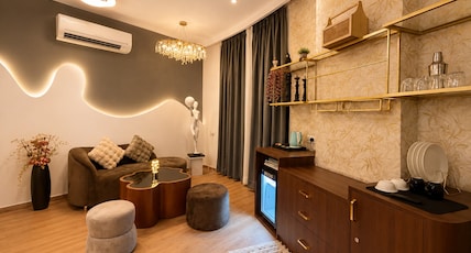 Cozycostays | Luxe Jacuzzi | Top floor | Omaxe Hazratganj Room Type - Cozycostays | Luxe Jacuzzi | Top floor | Omaxe Hazratganj Cozycostays | Luxe Jacuzzi | Top floor | Omaxe Hazratganj Room Type - Cozycostays | Luxe Jacuzzi | Top floor | Omaxe Hazratganj