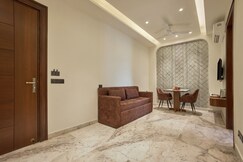 Hotel Golden Place 325E