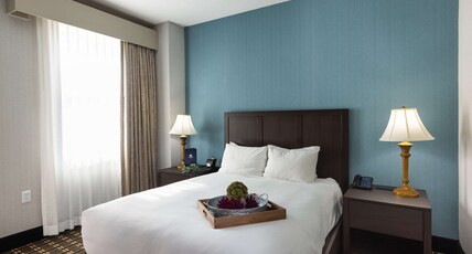 Inn at the Colonnade Baltimore - a DoubleTree by Hilton Room Type - STANDARD QUEENBED NONSMOKI