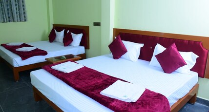 BRR Inn Palace Room Type - Four Bed Non AC Deluxe