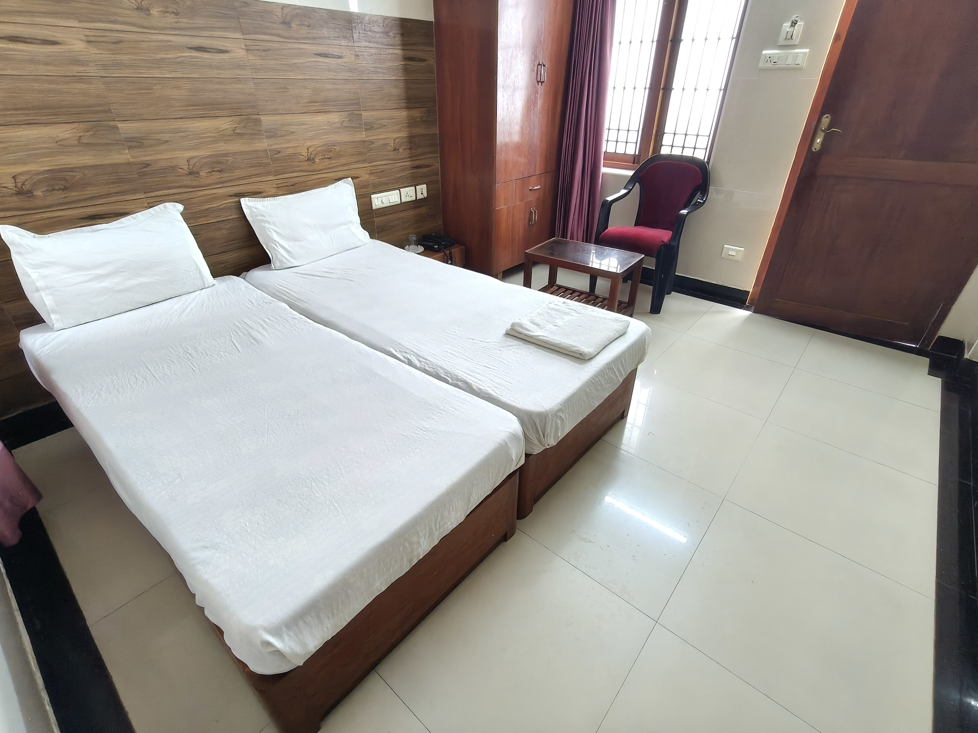Hotel Shyama - Tap to explore photos
