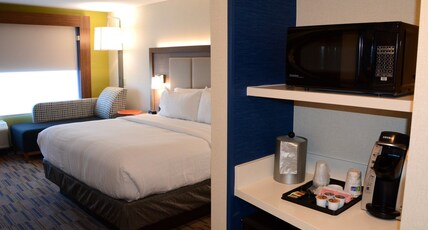 Holiday Inn Express & Suites PITTSBURGH - MONROEVILLE Room Type - 1 King Standard Communications Mobility Accessible Holiday Inn Express & Suites PITTSBURGH - MONROEVILLE Room Type - 1 King Standard Communications Mobility Accessible