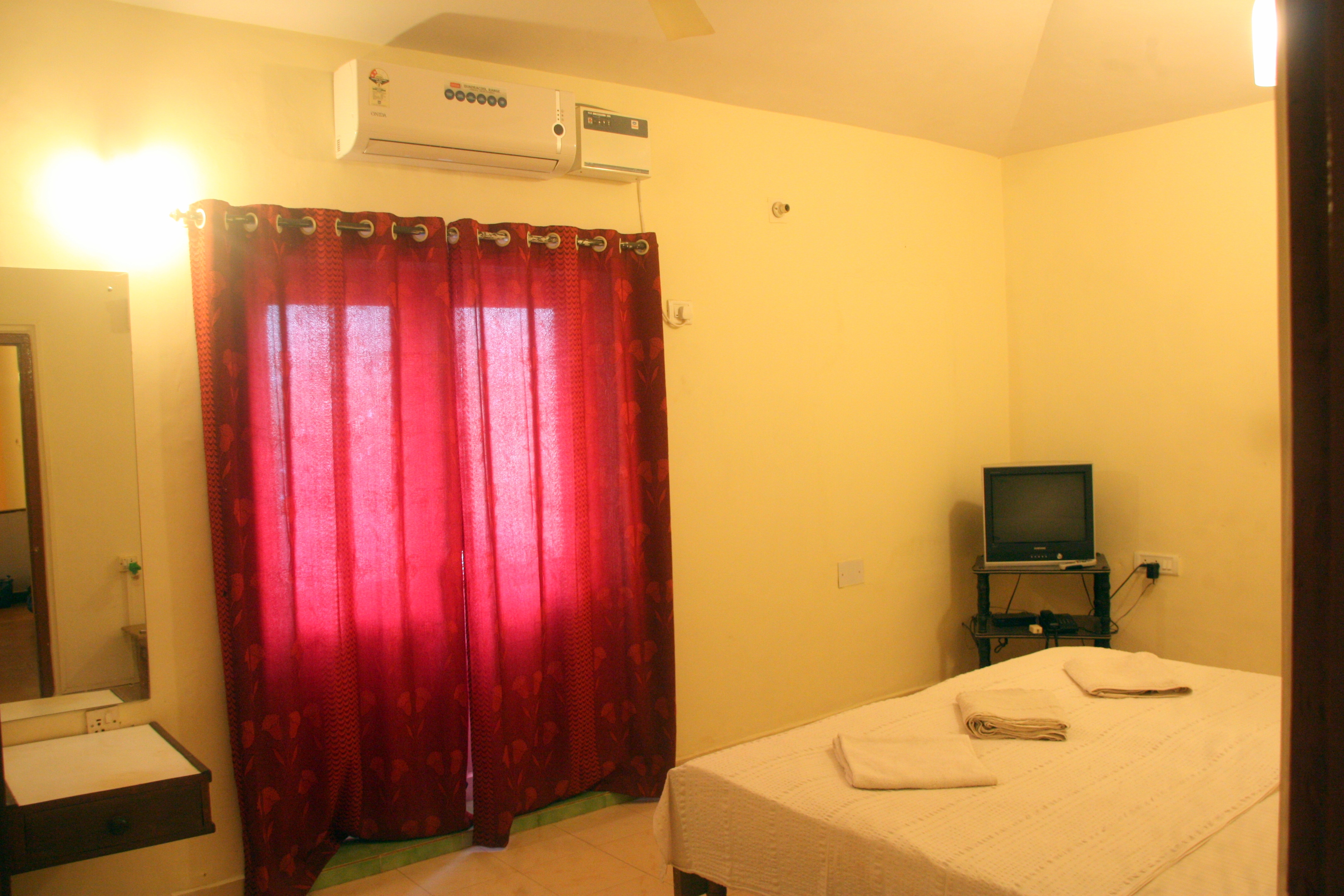 Hotel Lua Nova - Tap to explore photos