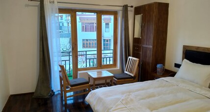 Two Flower Guest House Room Type - Garden View Standard Room