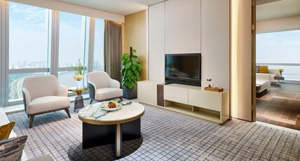 INTERCONTINENTAL ZHUHAI, an IHG hotel Room Type - 1 Bedroom Suite HkZhMo Bridge Sea View