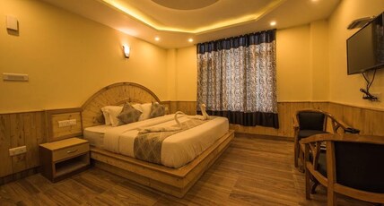 Hotel Snow Villa- 5 min Drive from Volvo Bus Stand Room Type - Deluxe Mountain view with private Balcony Hotel Snow Villa- 5 min Drive from Volvo Bus Stand Room Type - Deluxe Mountain view with private Balcony
