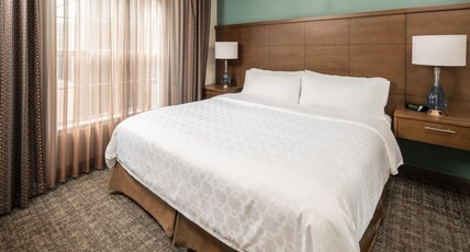 Staybridge Suites DENVER TECH CENTER Room Type - 1 King 1 Bedroom Suite Mobil Access Tub