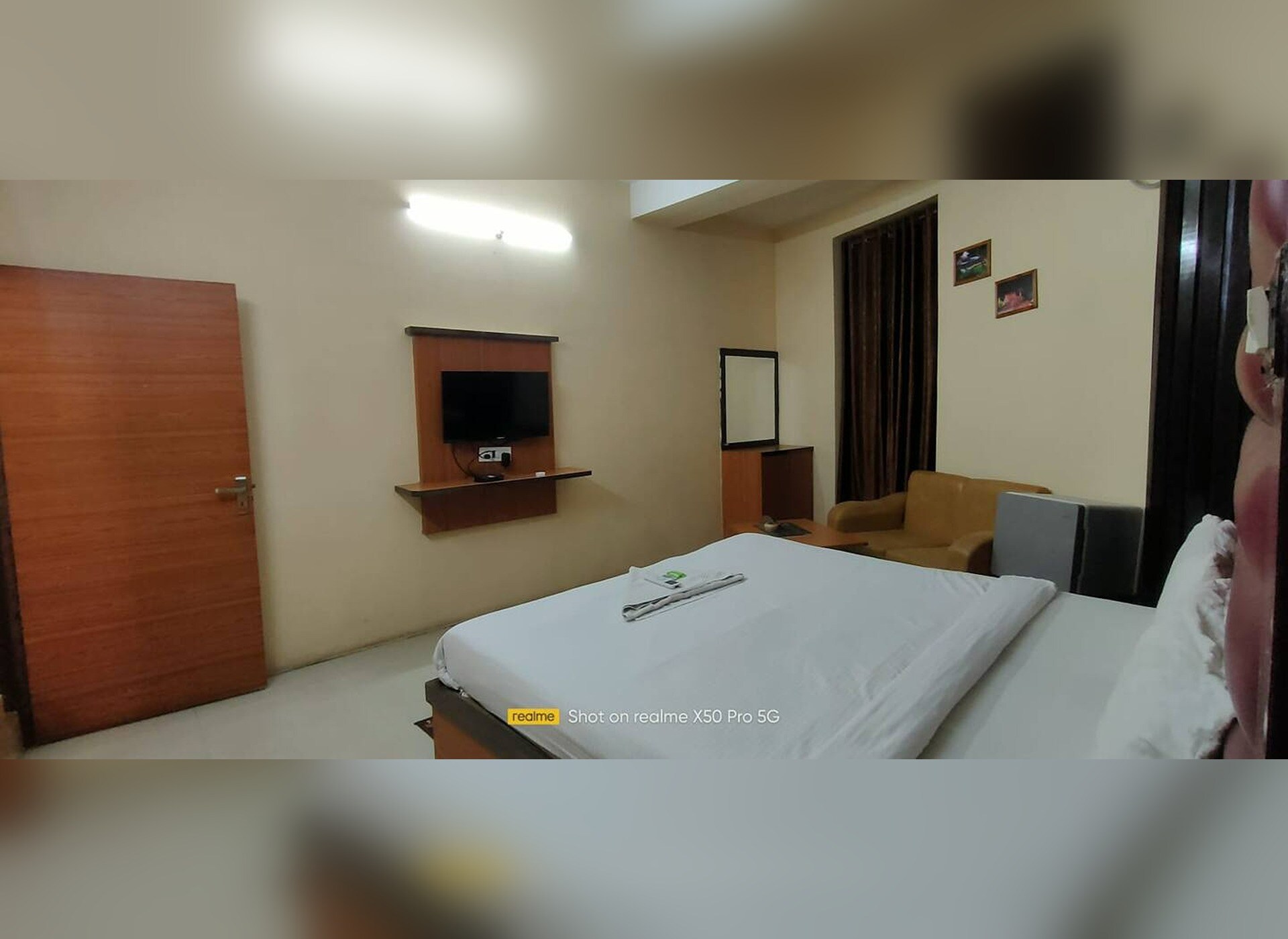 Dedicated Service Apartment With Pool Near Airport - Tap to explore photos