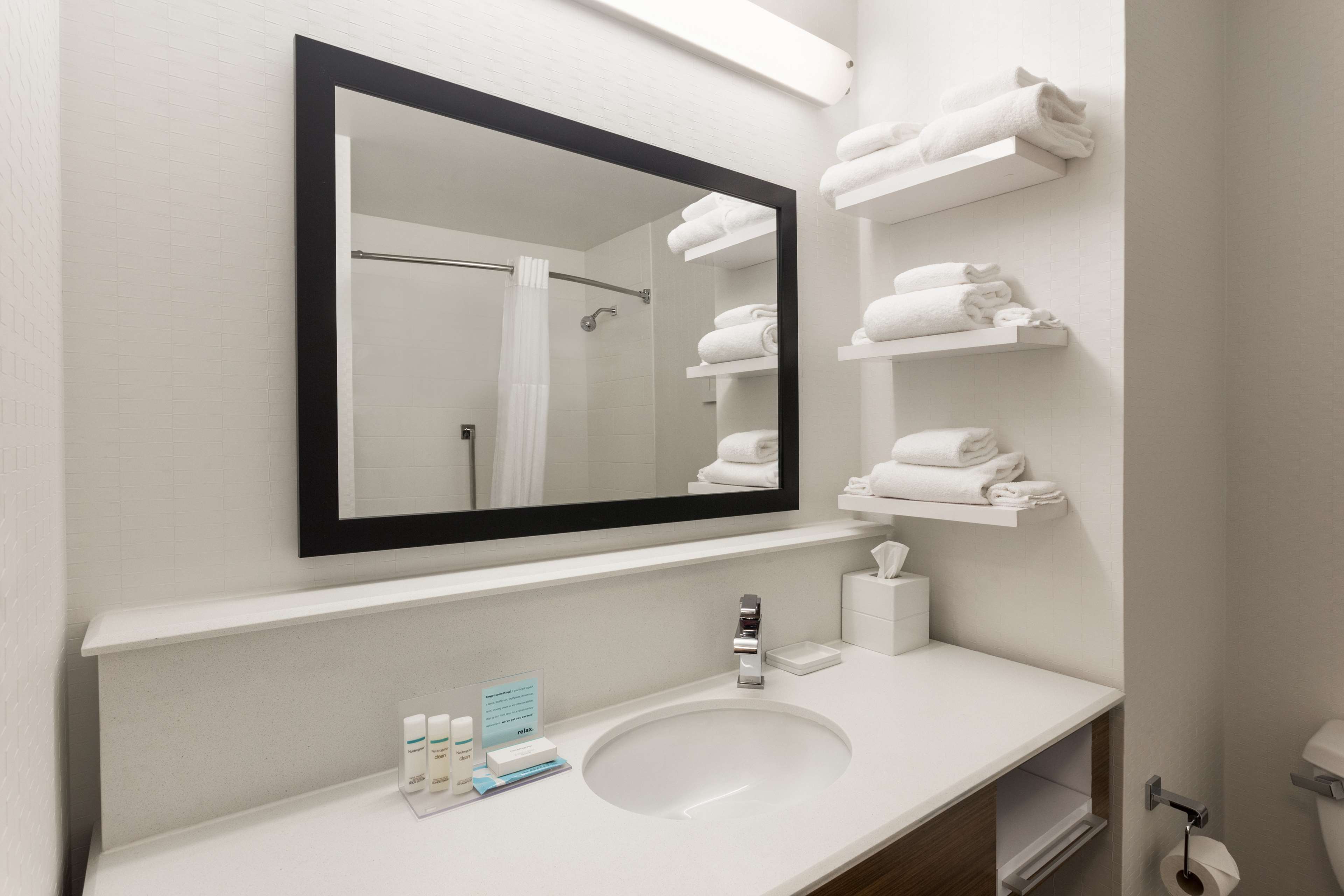 Hampton Inn by Hilton Fort Smith - Tap to explore photos