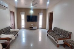 Family House nr  Airport  Aminities   free Wi Fi