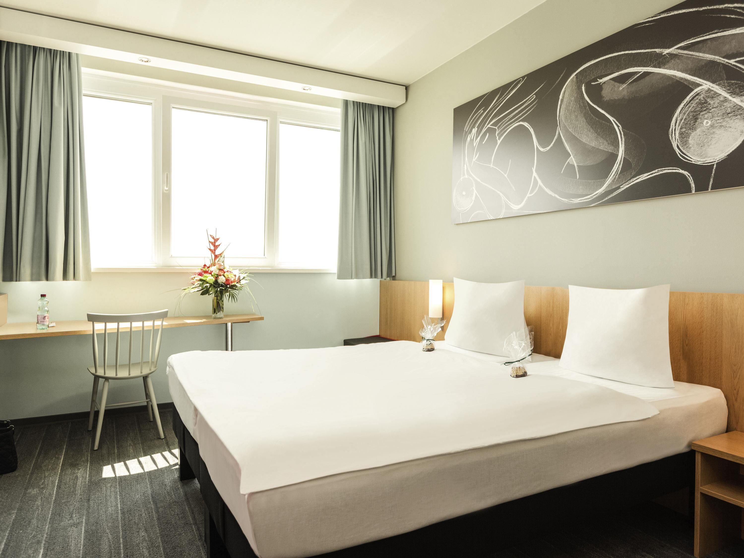 Hotel ibis Vienna Airport - Tap to explore photos