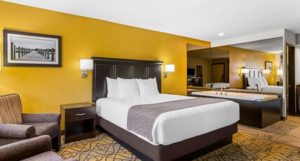 Best Western of Harbor Springs Room Type - 1 King Bed, Non-Smoking, Spa, Jetted Tub, Refrigerator, High Speed Internet Access, Coffee Maker, Co Best Western of Harbor Springs Room Type - 1 King Bed, Non-Smoking, Spa, Jetted Tub, Refrigerator, High Speed Internet Access, Coffee Maker, Co